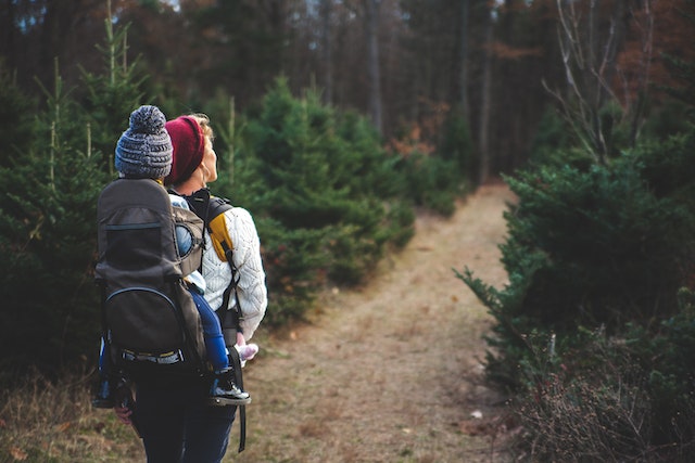 Abbigliamento da viaggio per tutta la famiglia: cosa mettere in valigia